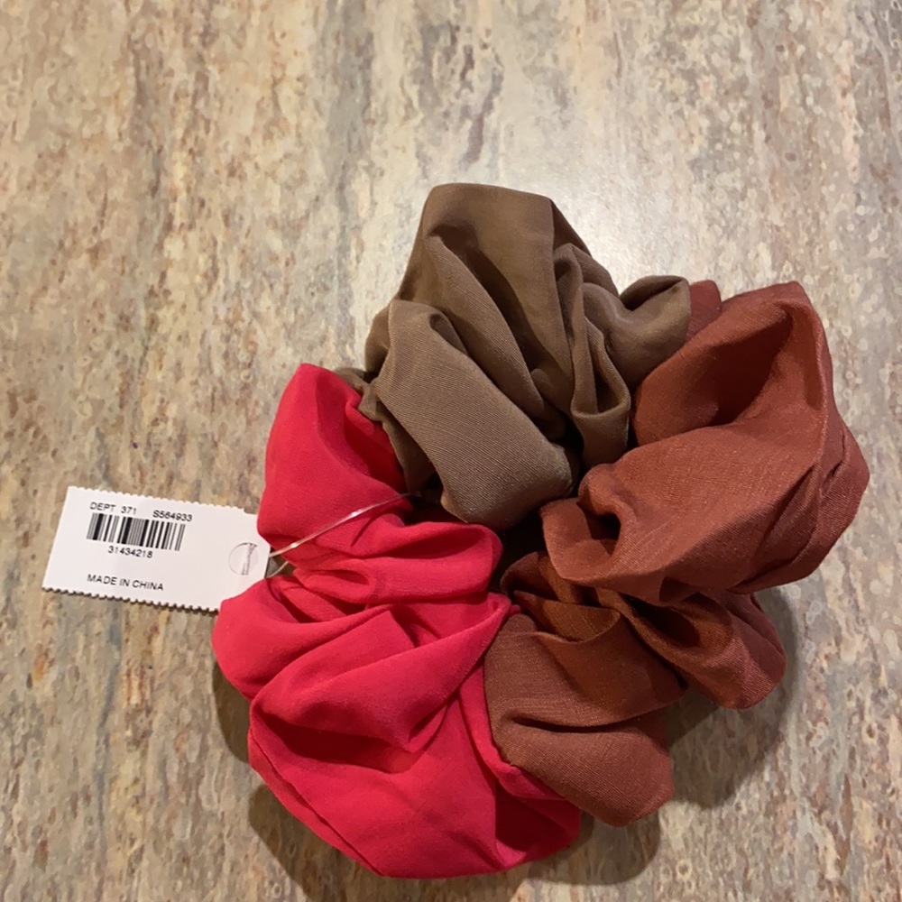 NEW Color Block Scrunchie - Picture 2 of 2